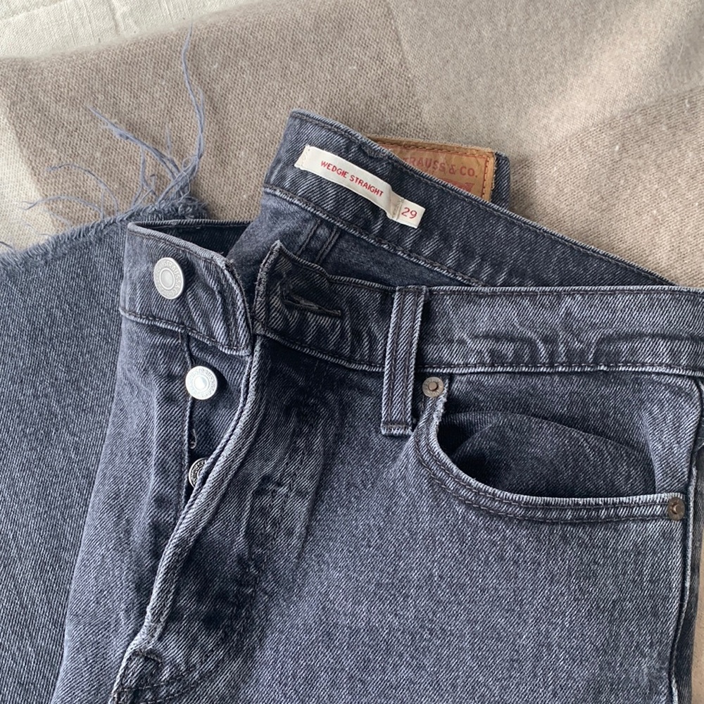 Black Levi’s wedgie straight